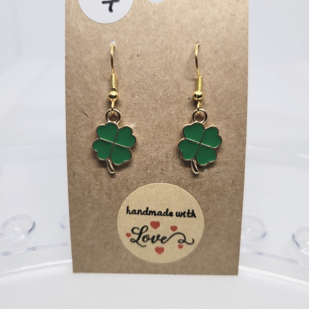 Hand Crafted Earrings St Patrick's Day Pierced Shamrocks Medium Green - Picture 1 of 4